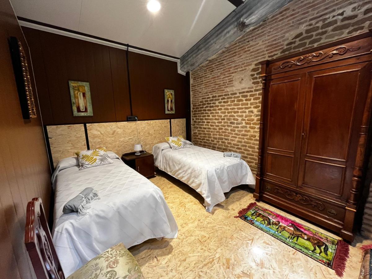Casa Ruina Guest House Nava del Rey Exterior foto