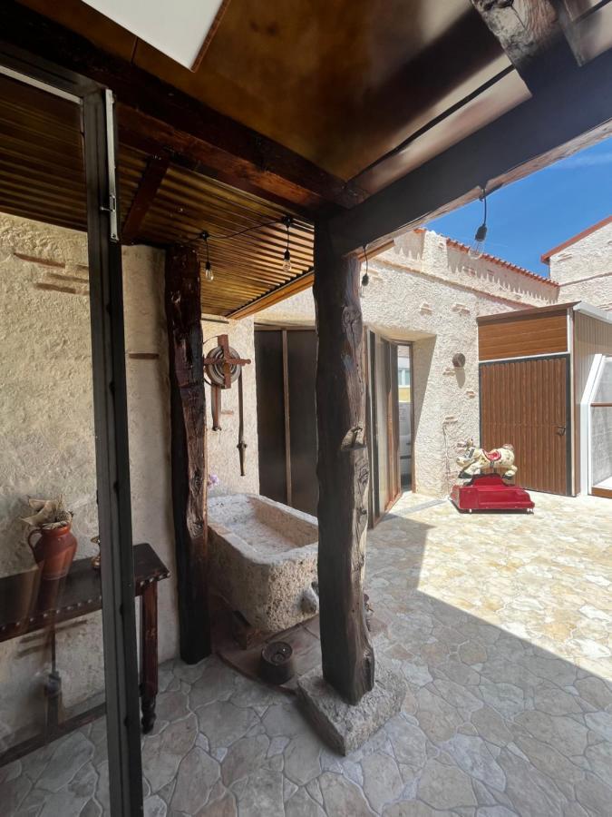 Casa Ruina Guest House Nava del Rey Exterior foto