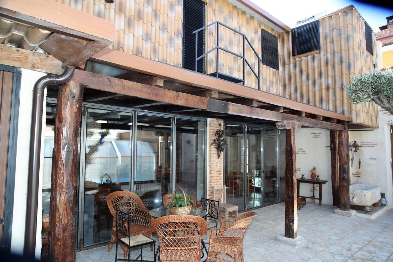 Casa Ruina Guest House Nava del Rey Exterior foto